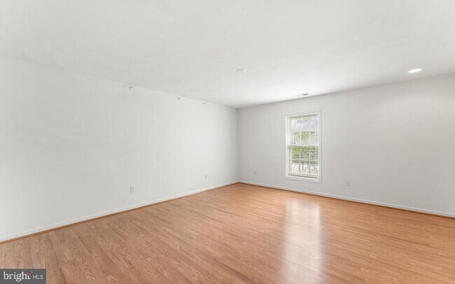 Building Photo - 575 Hunters Rd