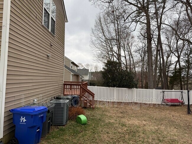 Building Photo - 15622 Troubadour Ln