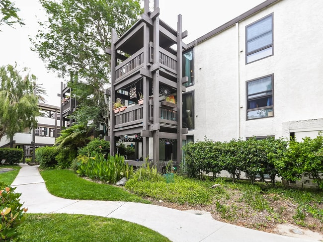 Building Photo - 7777 W 91st St