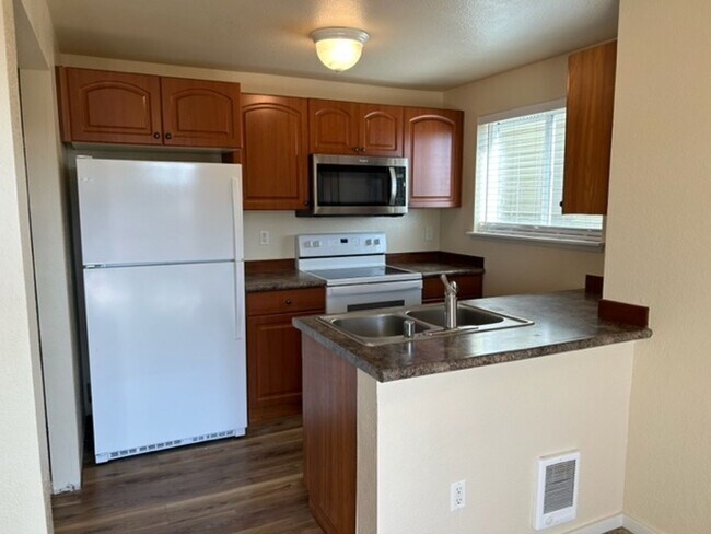 Building Photo - 3811 130th Ln SE