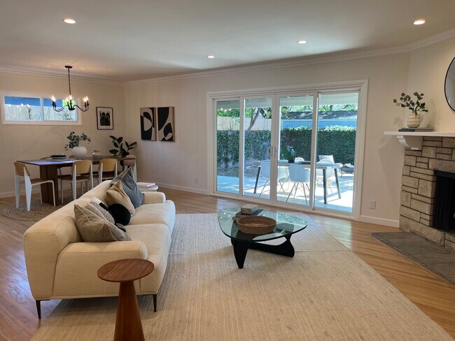 Building Photo - 6945 Cedros Ave
