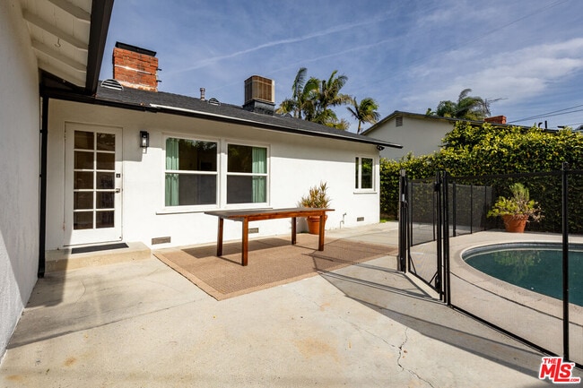 Building Photo - 14006 Runnymede St