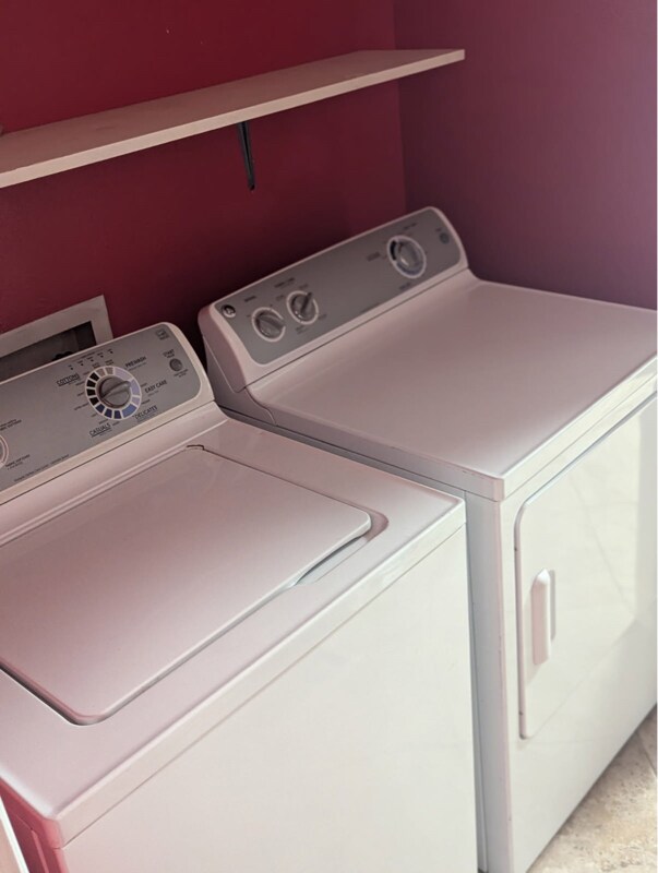 Building Photo - 1530 Chester Square