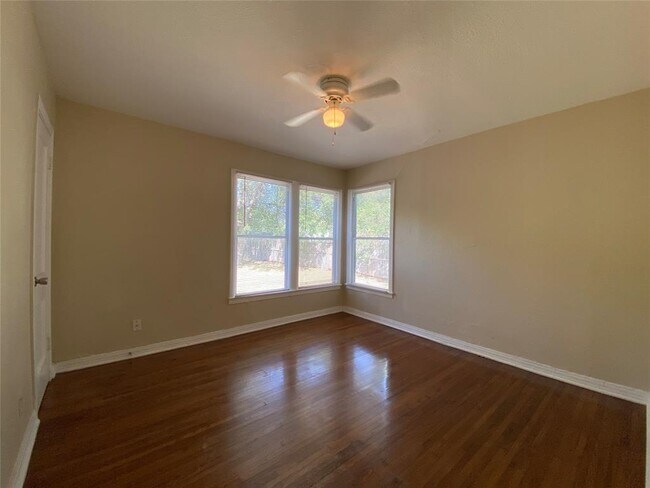 Building Photo - 4812 Roanoke St