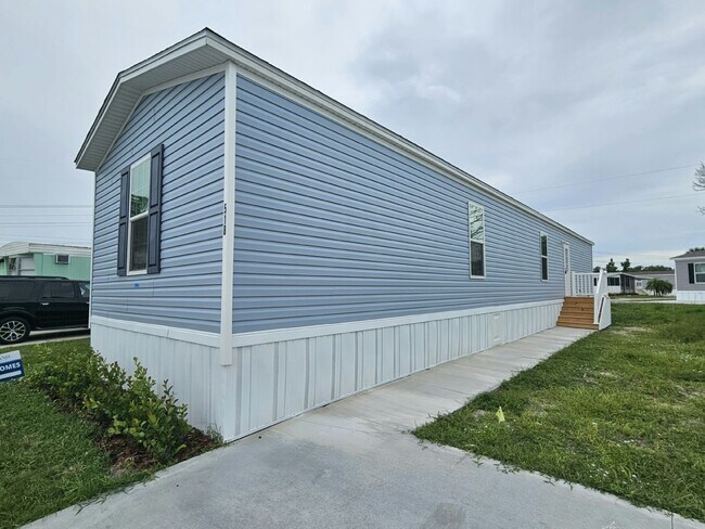 Building Photo - 518 Suwanee Dr