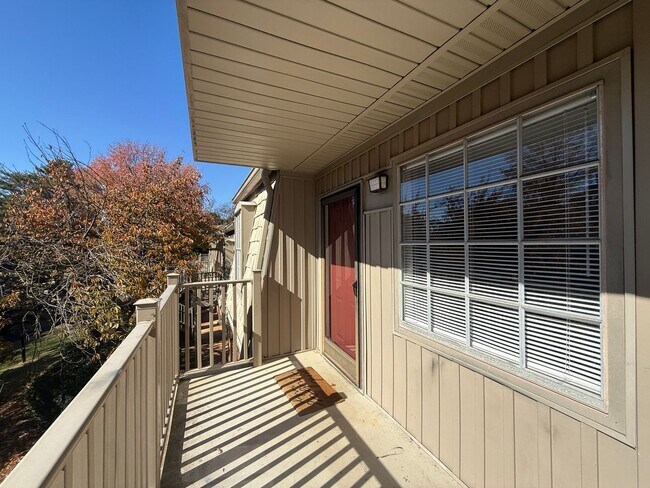 Building Photo - 3826 Country Club Rd