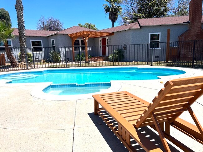 Primary Photo - 10600 Andora Ave