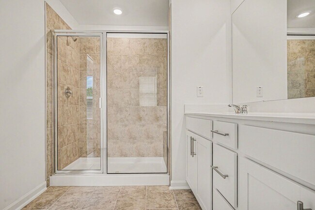 Building Photo - Brand-New Townhome Living in Raleigh!