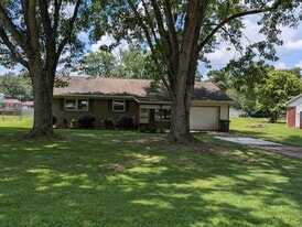 Building Photo - 1095 Elm St
