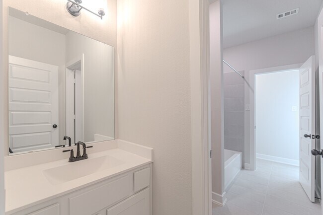 Building Photo - 119 Mockingbird Trails Dr