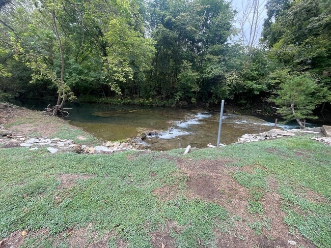 Building Photo - Bateman