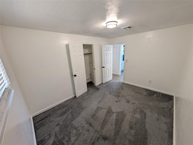 Building Photo - 2701 SE 46th St