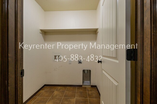 Building Photo - 2405 SW 138th St