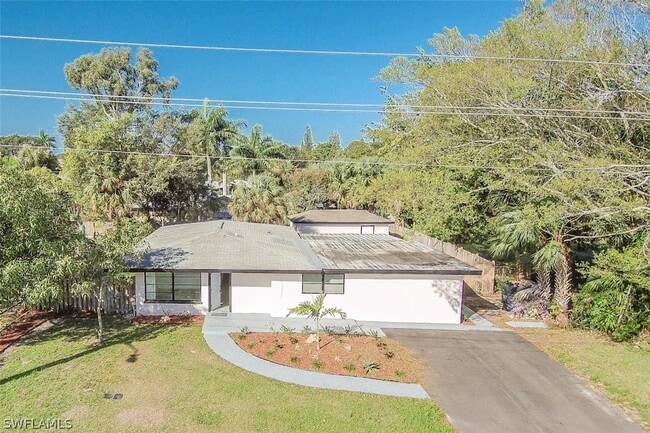 Building Photo - 4330 Deleon St