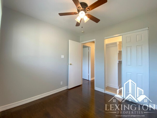Building Photo - Spacious, 3BD/1BA, Home with Office in Car...