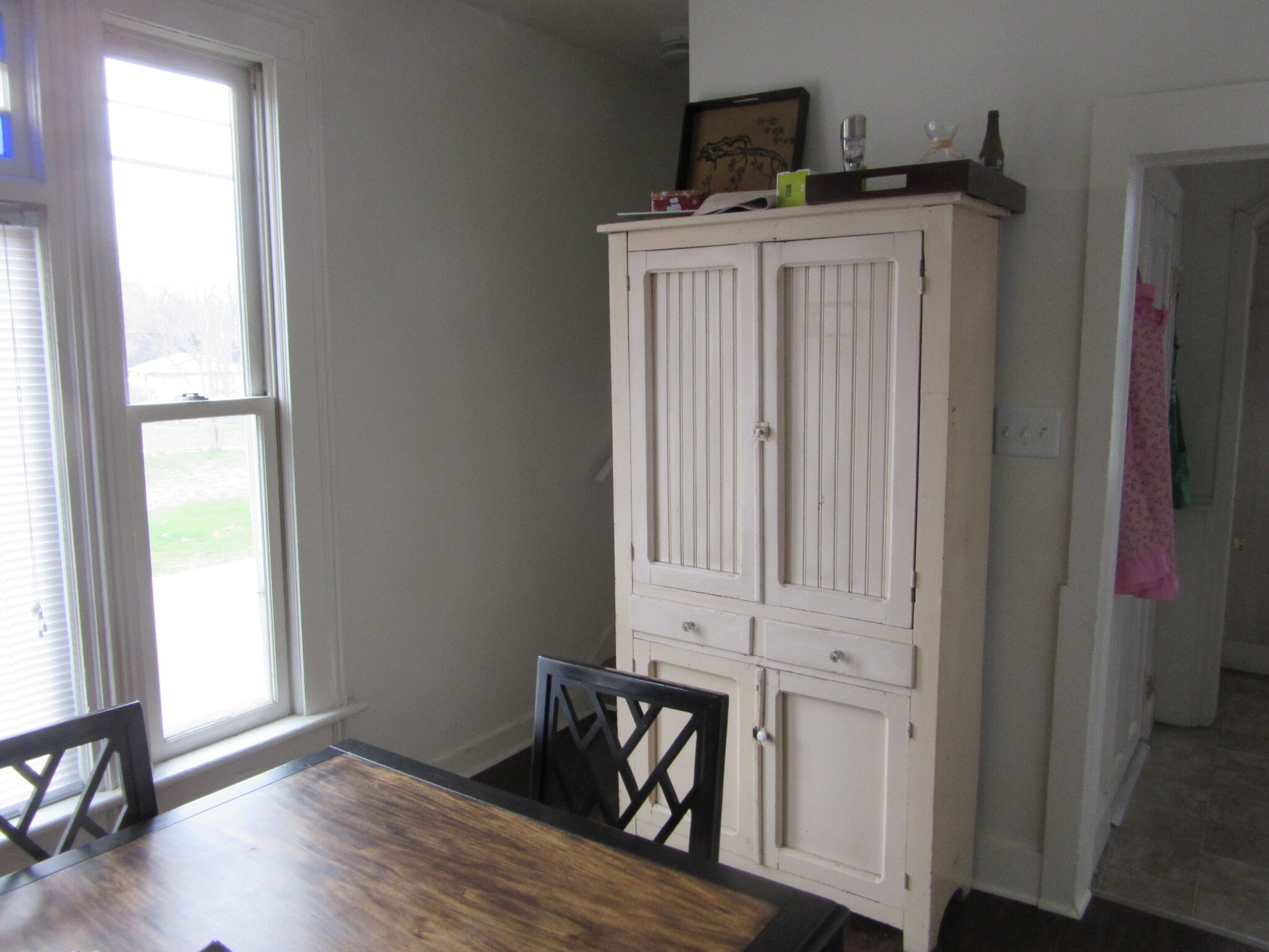 dining room - 704 N Randolph St