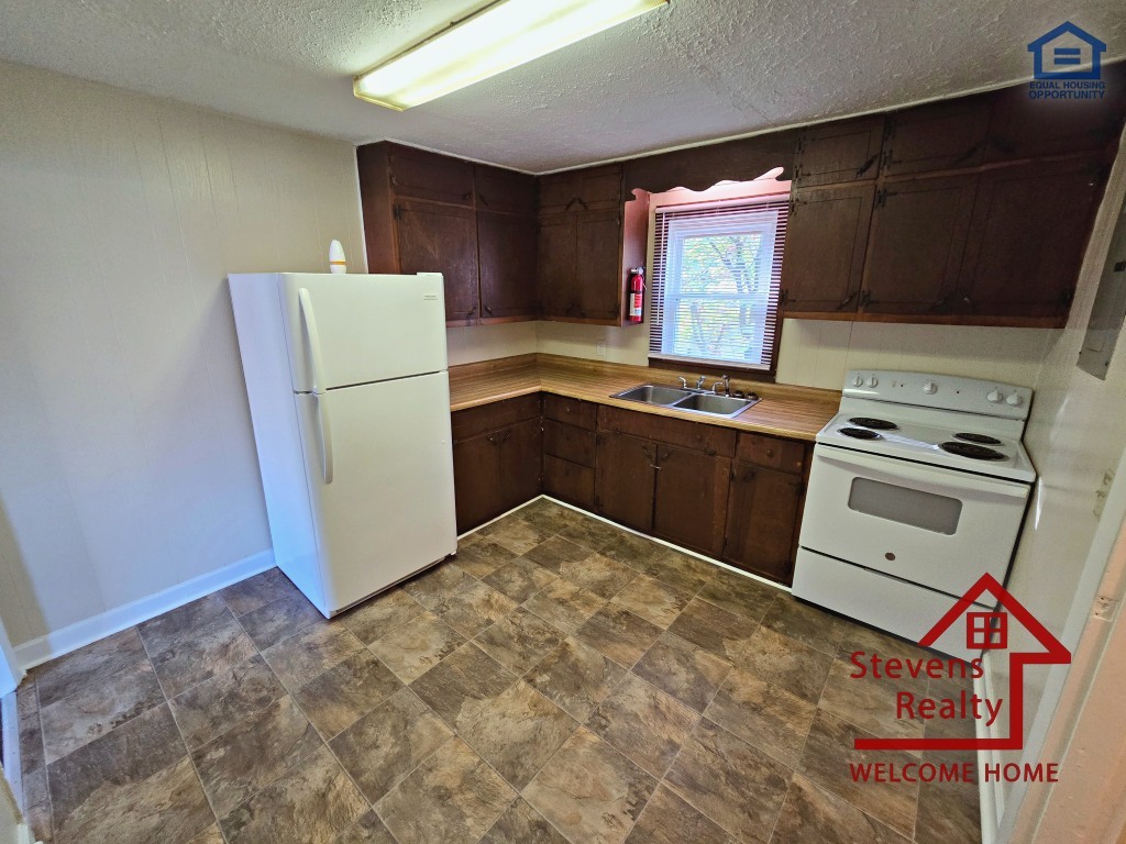 Building Photo - 115 E Jere Whitson Rd