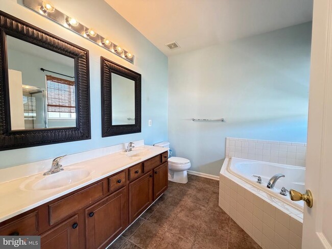 Building Photo - 1693 Mohegan Dr