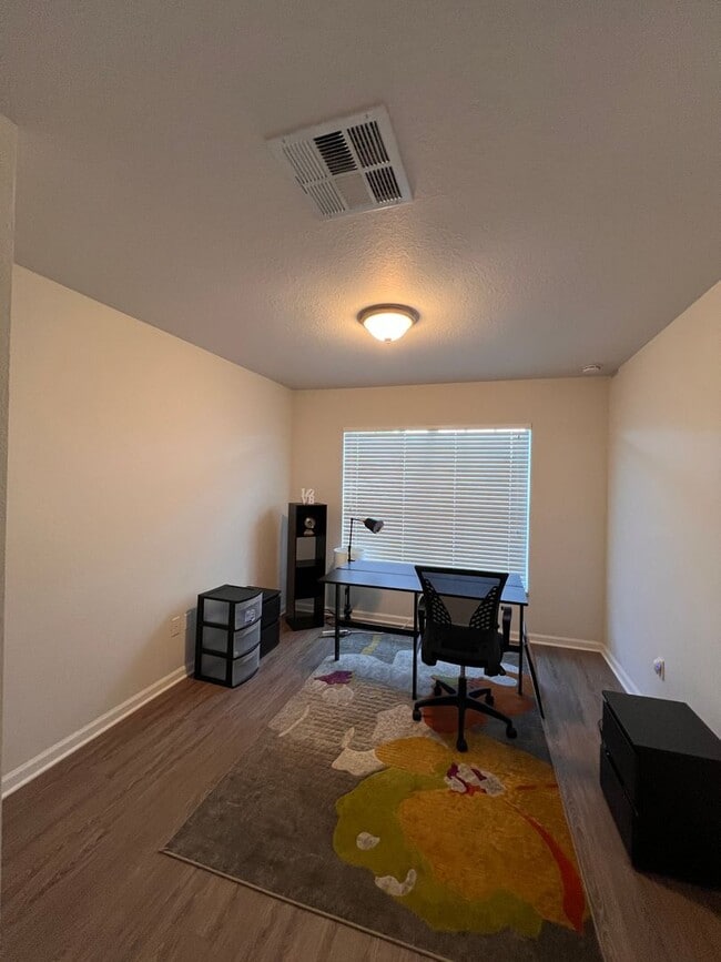 Building Photo - Now available! Ready-to-move-in condo in Sanford!