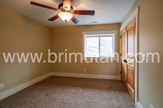 Building Photo - 105 Young Oak Rd