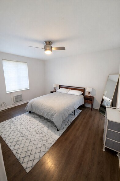 Building Photo - 2601 Hillsboro Pike