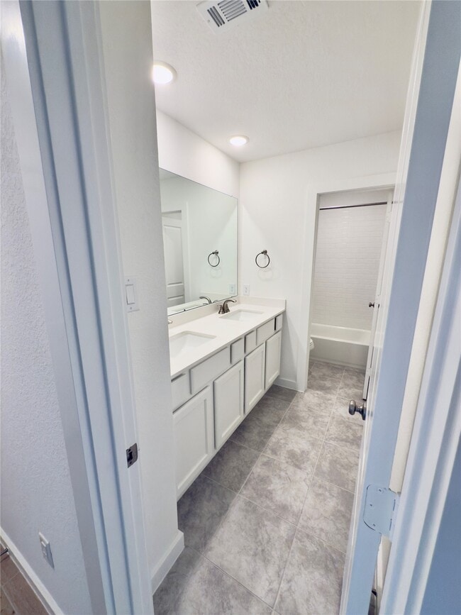 Building Photo - 15206 Cortines Ct