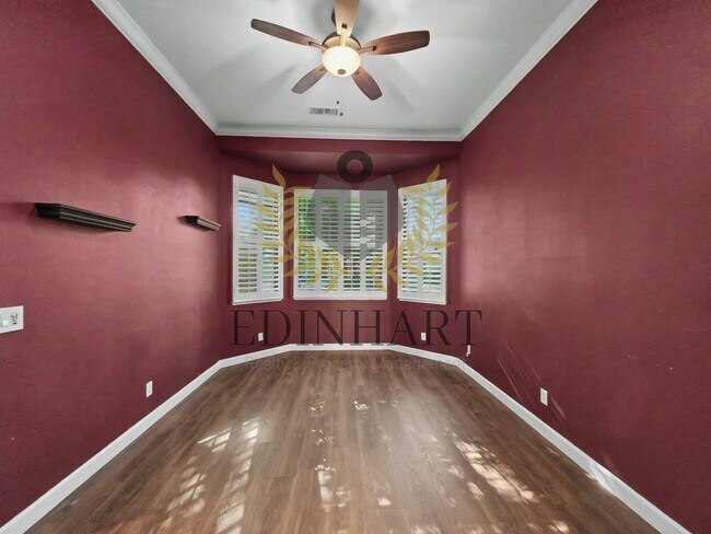 Building Photo - 818 S Apple Ave