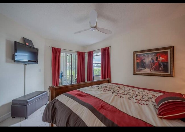 Building Photo - 303 Liberty Ct