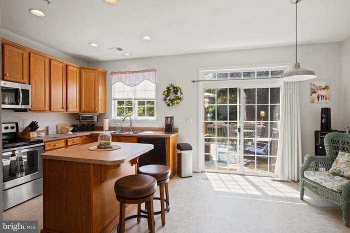 Building Photo - 23450 Dahlia Cir