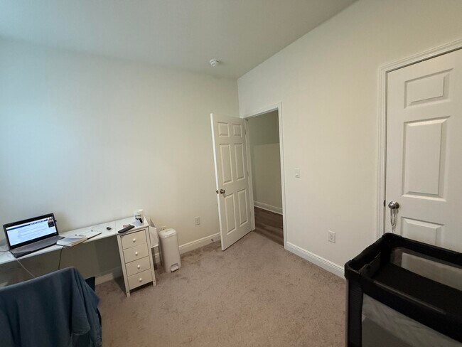 Building Photo - 18 W Sky Wy