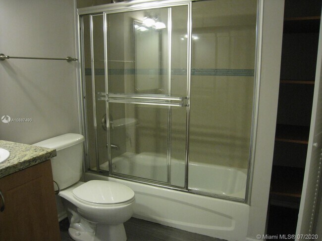 Building Photo - 1555 N Treasure Dr