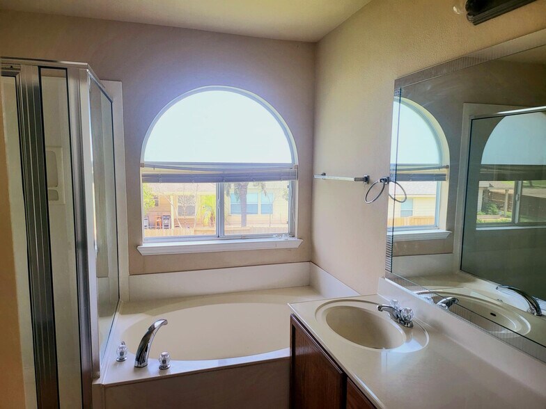 Building Photo - 4202 Santa Inez St