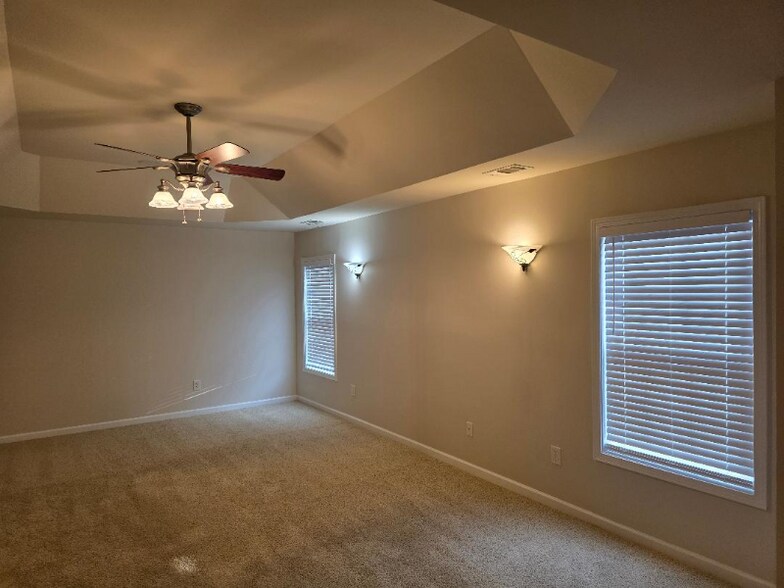 Building Photo - 2143 Somerset Pl SE