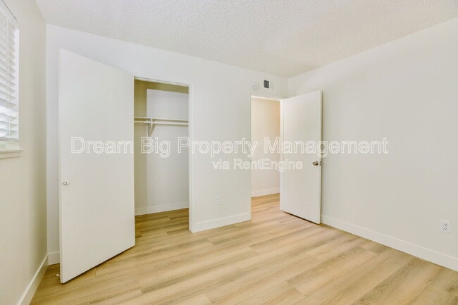 Building Photo - 5155 Harriett Cir