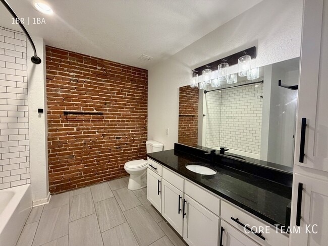 Building Photo - 204 Walnut St