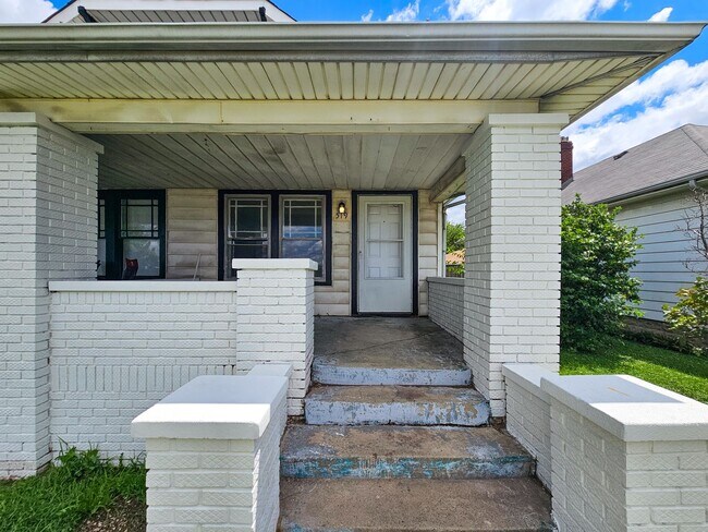 Building Photo - 519 - 521 N Sherman Drive