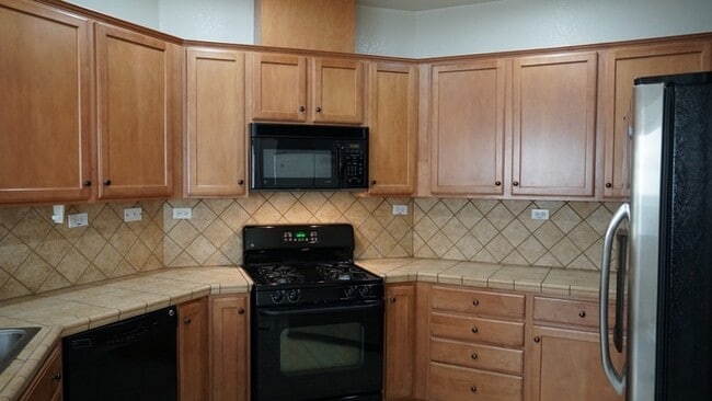 Building Photo - Spacious 3 bedroom 2 bath home in Rancho Cordova!!