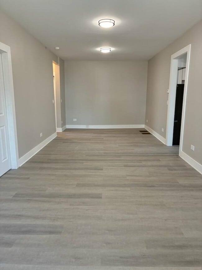 Building Photo - 1542 Victoria Ave