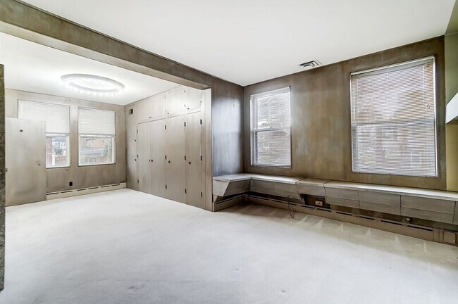 Building Photo - 2881 Observatory Ave