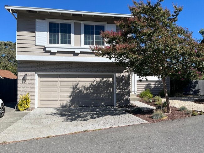 Building Photo - 4340 Snowberry Way