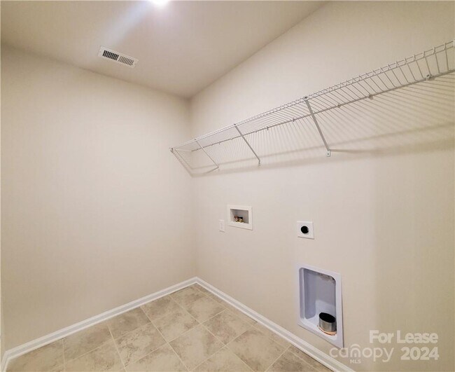 Building Photo - 1009 Gabardine Ln