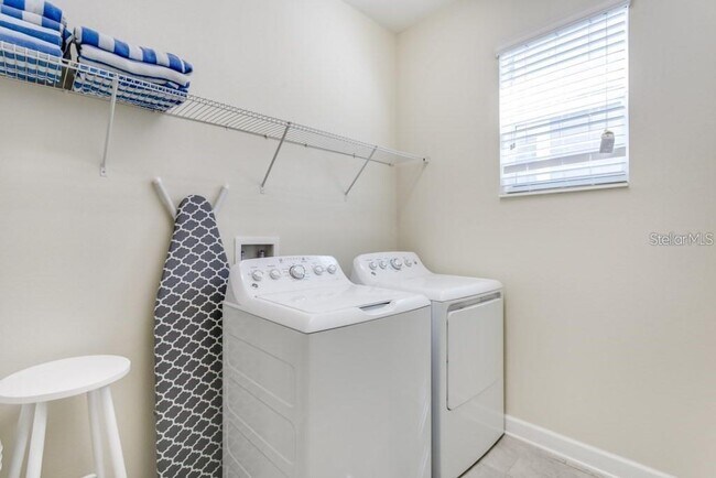 Building Photo - 1561 Flange Dr