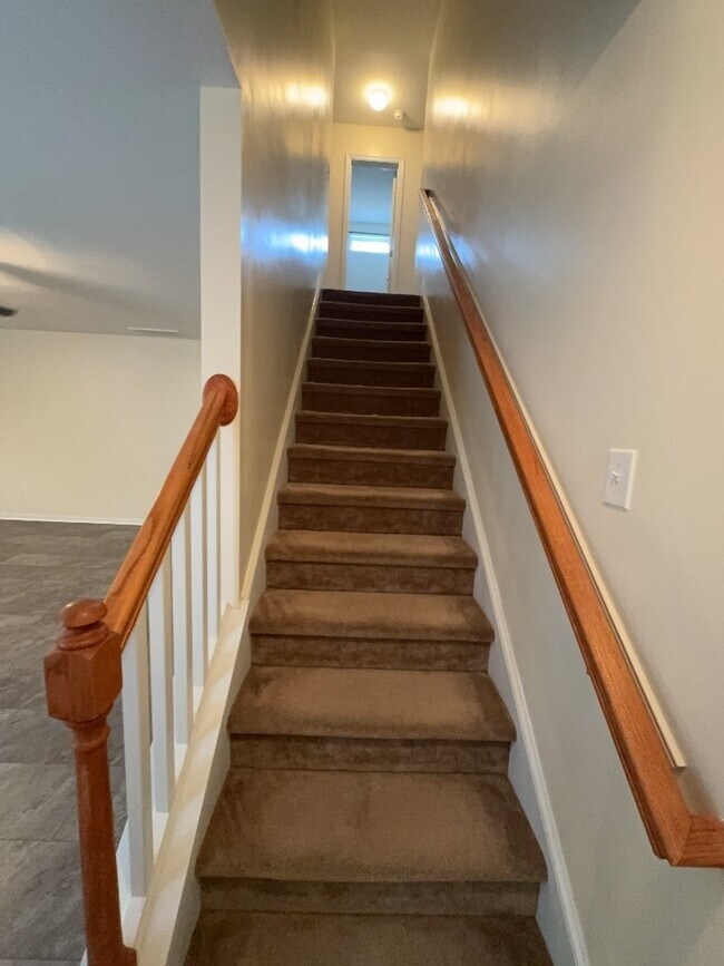 Building Photo - Charming 4 Bedroom, 2 Bath Home - 300 Shif...