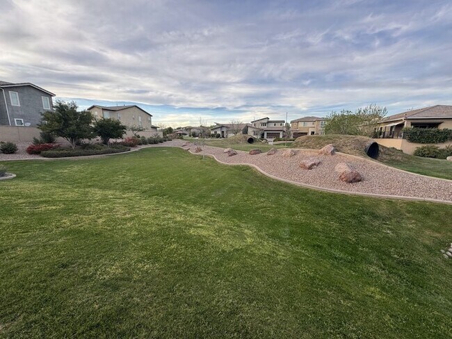 Building Photo - Chandler Luxury Townhome