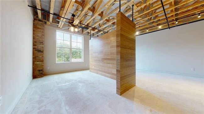 Building Photo - 305 W 27th St