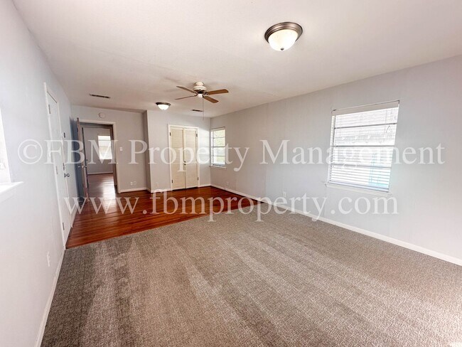 Building Photo - 603 E Lampasas St