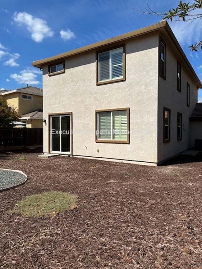 Building Photo - 518 Barclay Way