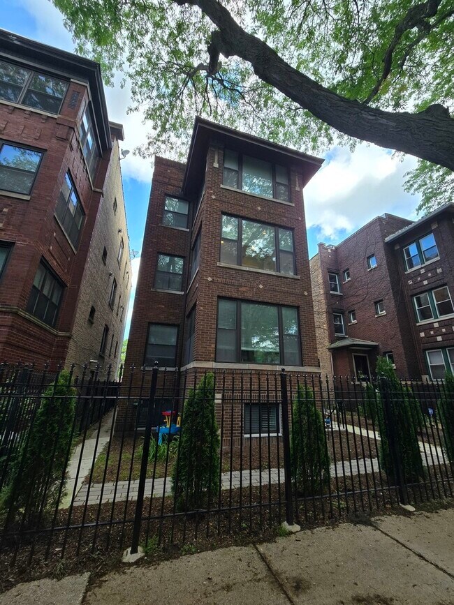 Building Photo - 1502 W Jonquil Terrace
