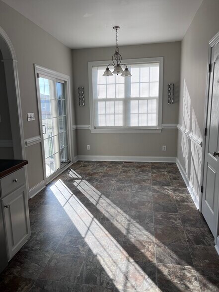 Building Photo - 204 Heron Dr