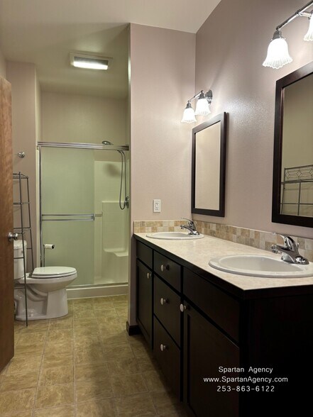 Building Photo - 10801 171st Ave E